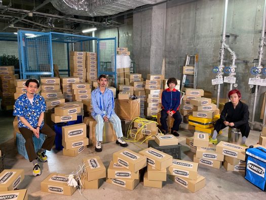 メンバーの家族も登場!? OKAMOTO’S、お世話になっている人（会ったことない人含む）に新作をお届け