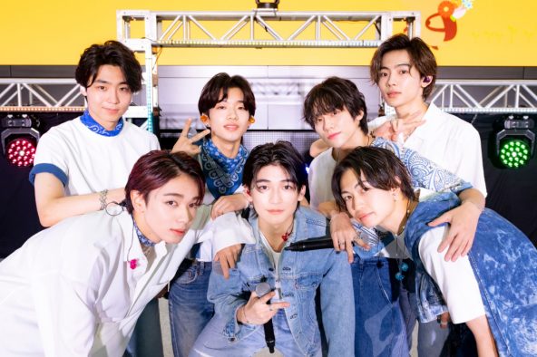 ドラマ『君の花になる』発のボーイズグループ・8LOOMが、ライブシーン収録で初パフォーマンス披露