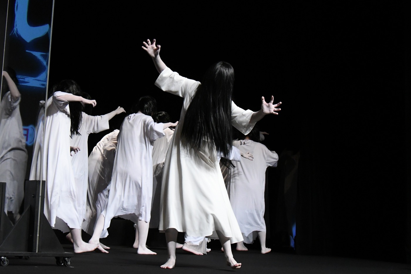 小芝風花、THE RAMPAGE・川村壱馬らが貞子軍団に襲われパニックに！「どうしたらいいんですか!?」 - 画像一覧（7/7）