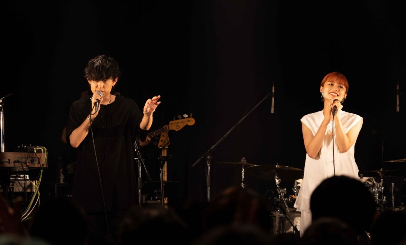 足立佳奈、Tani Yuukiと共演した「ゆらりふたり」ライブMVのプレミア公開が決定 - 画像一覧（3/3）