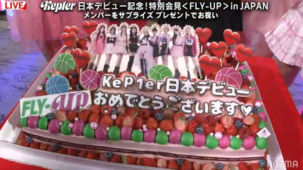 ファンからのメッセージカードに大感激！ Kep1er、『日本デビュー会見』をABEMAで生中継 - 画像一覧（6/11）