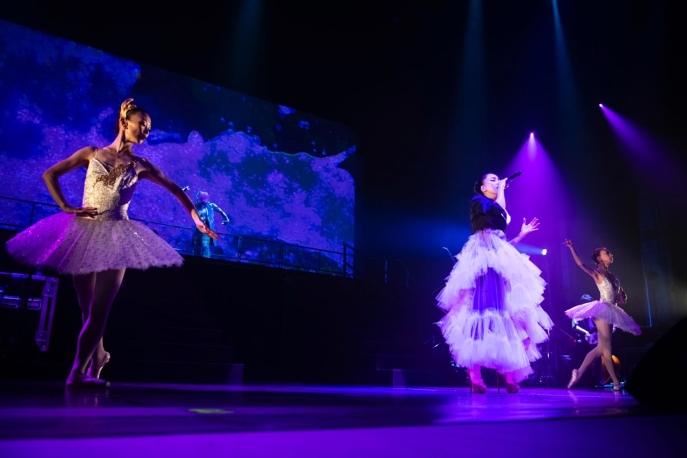 中島美嘉、『CONCERT TOUR 2022 「I」』を完走！ ファイナル公演のレポートが到着 - 画像一覧（12/13）