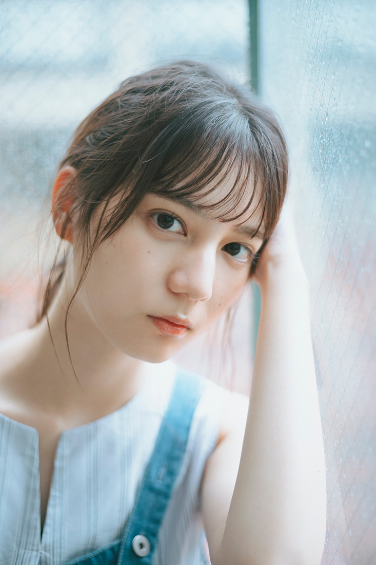 日向坂46・小坂菜緒、『B.L.T.』表紙にソロ初登場！ 27ページのロンググラビア＆1万字インタビューも