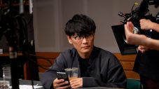 サカナクション・山口一郎、TikTokクリエイターの“ギター左右弾き”技に挑戦するも…「無理無理！」 - 画像一覧（11/12）