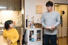 映画『犬も食わねどチャーリーは笑う』より、香取慎吾と岸井ゆきのによるガチバトルの開幕シーン公開