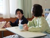 二宮和也演じる息子に、母・高橋惠子がかけた愛の言葉とは？ 映画『アナログ』本編映像解禁 - 画像一覧（2/3）