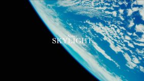 Aimer、9月12日“宇宙の日”にちなんで「SKYLIGHT」×超小型人工衛星“EYE”コラボMVのプレミア公開決定