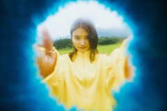 由薫、新曲「Blue Moment」ショートサイズをスウェーデンでの制作風景とともに公開