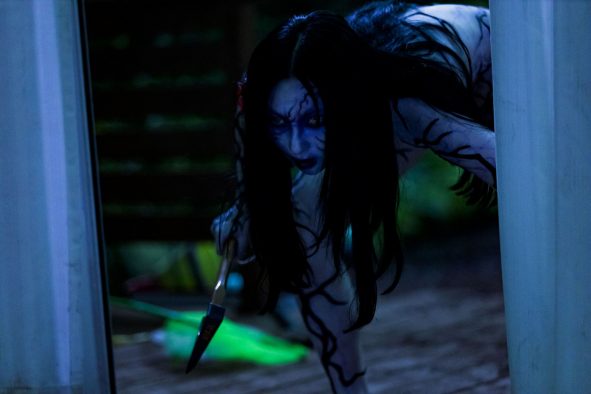 直人（重岡大毅）と比呂子（橋本環奈）を怨霊モンスターに変わり果てた美雪（ウイカ）が襲う！ 映画『禁じられた遊び』主題歌SP映像が公開