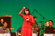 【ライブレポート】のん『あまちゃん10周年スペシャルコンサート』で「潮騒のメモリー」を熱唱！ 振り付けも完全再現 - 画像一覧（5/7）