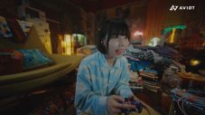 【あのちゃん】あの、パジャマ姿で音の世界に没頭！ AVIOT新WEBCM公開 - 画像一覧（5/14）
