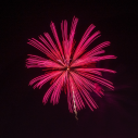 IMP.と花火のコラボが実現！ グループカラーであるマゼンダ色を中心とした花火が、山中湖に登場 - 画像一覧（2/3）