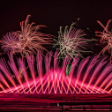 IMP.と花火のコラボが実現！ グループカラーであるマゼンダ色を中心とした花火が、山中湖に登場 - 画像一覧（3/3）