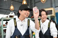 NEWS小山慶一郎＆加藤シゲアキ、井桁弘恵とフラワーゼリーを全力メイキング！ メイキングJr.も初登場 - 画像一覧（2/4）