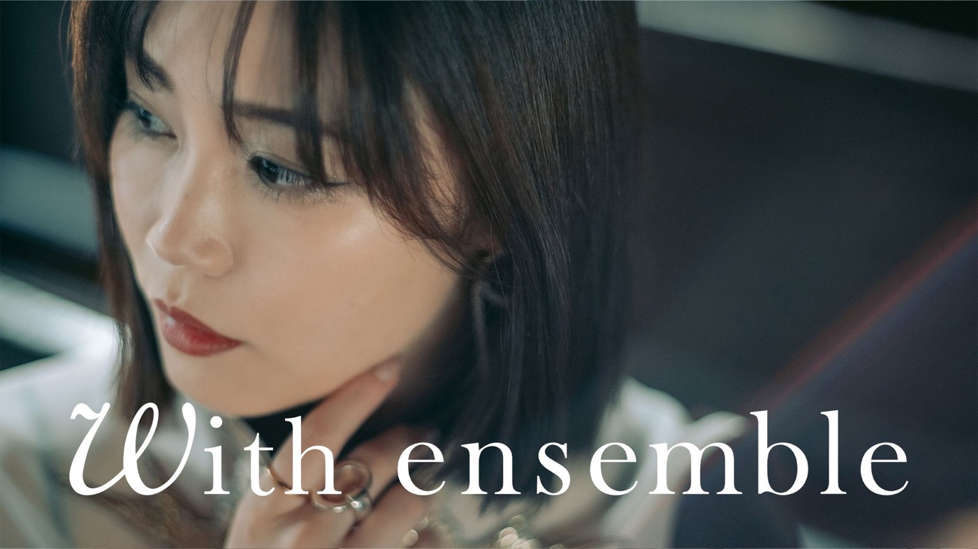 鷲尾伶菜、新曲「銀色」をオーケストラアレンジで披露。『With ensemble』に初登場