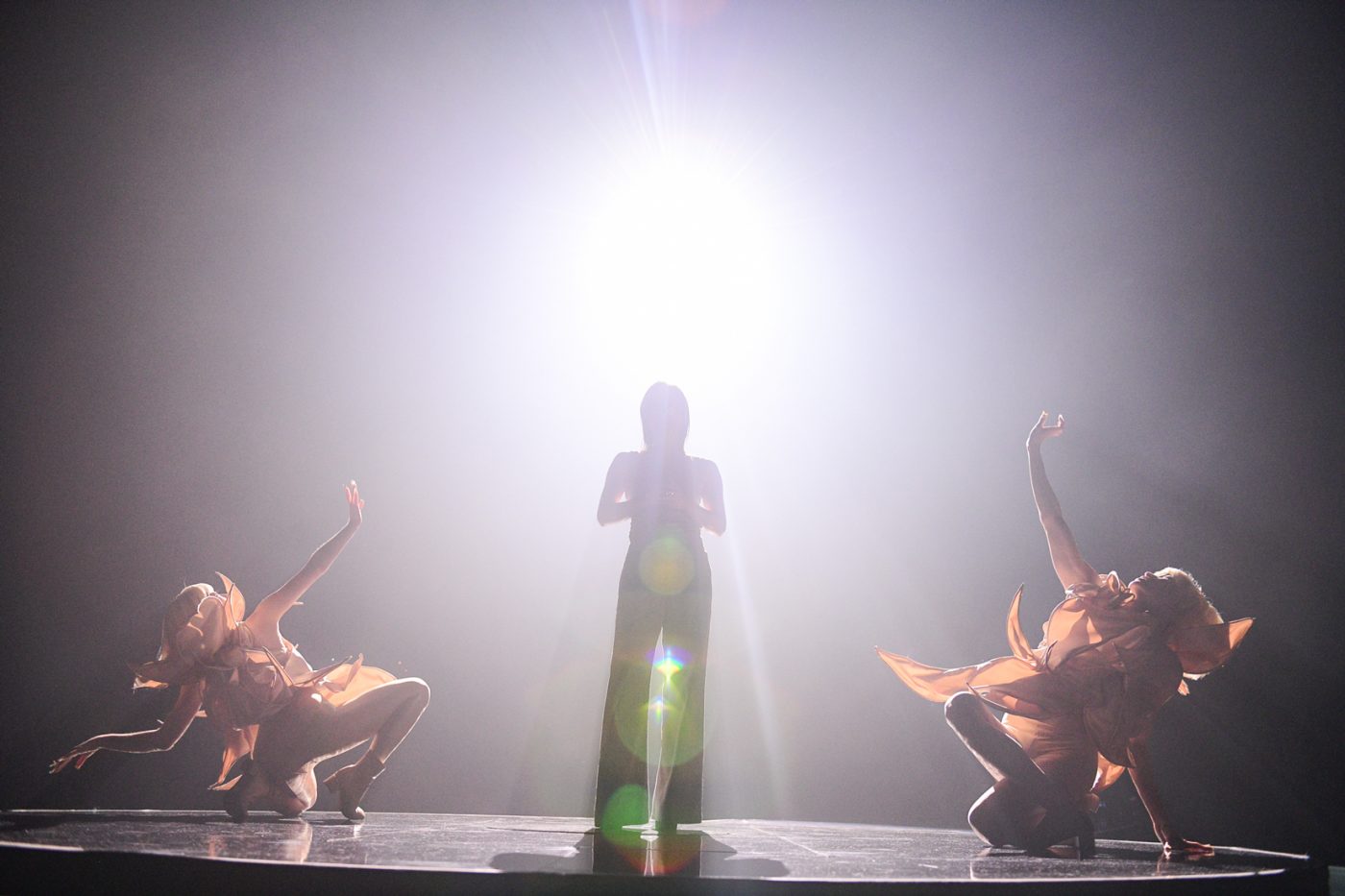 【ライブレポート】宇多田ヒカル、6年ぶりのツアーファイナル。デビューから25年、ライブに対する思いが溢れたステージングを振り返る - 画像一覧（16/31）