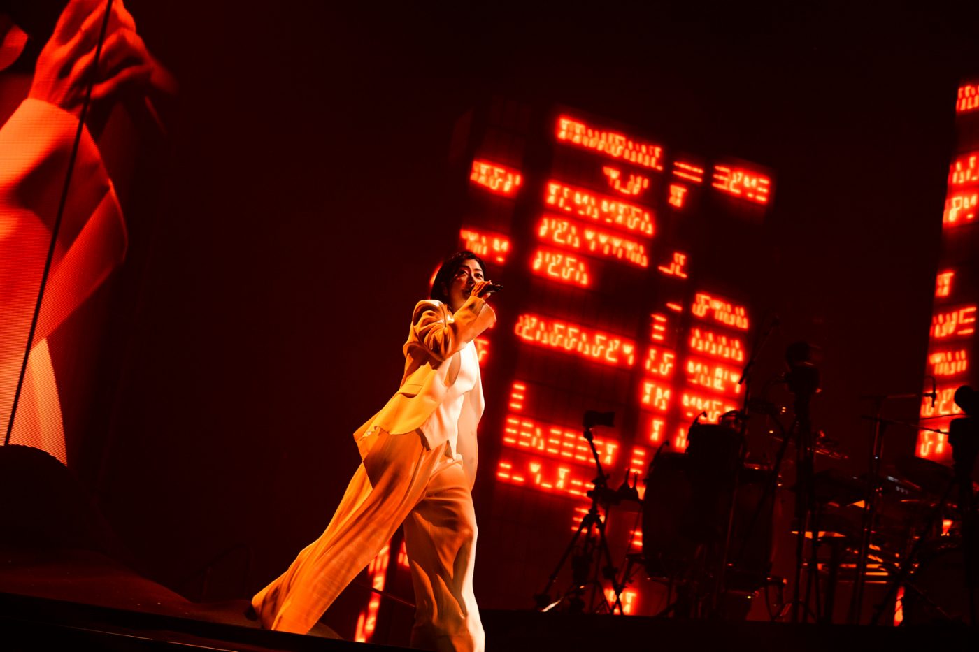 【ライブレポート】宇多田ヒカル、6年ぶりのツアーファイナル。デビューから25年、ライブに対する思いが溢れたステージングを振り返る - 画像一覧（20/31）