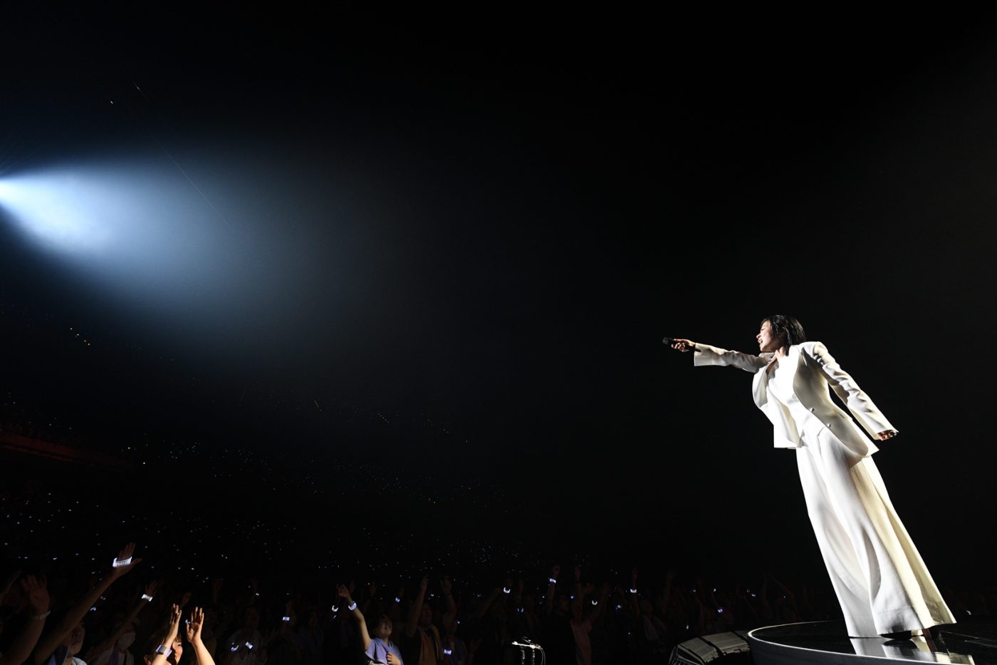 【ライブレポート】宇多田ヒカル、6年ぶりのツアーファイナル。デビューから25年、ライブに対する思いが溢れたステージングを振り返る - 画像一覧（27/31）