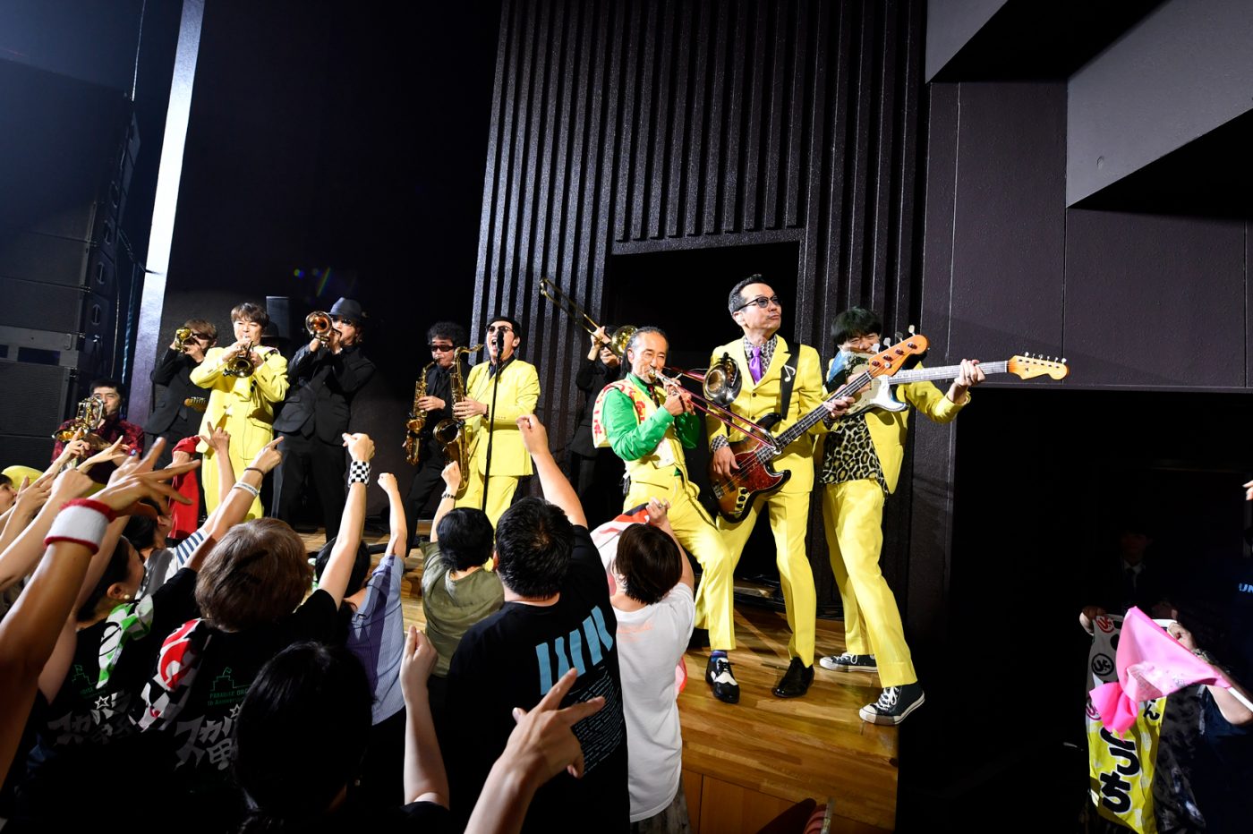 【SMA50th】UNICORNが氣志團、スカパラをゲストに“音楽で遊んだ”2DAYS。『SMA50周年ライブ』の模様をレポート - 画像一覧（26/37）