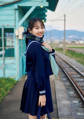 22/7麻丘真央、1st写真集より信州上田で撮影した秋写真を先行公開！ふわふわ水着カットも