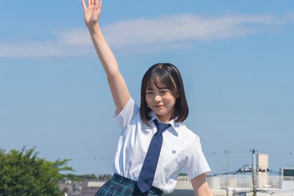 日向坂46・四期生全員出演映画『ゼンブ・オブ・トーキョー』より、主演・正源司陽子の場面写真が解禁