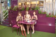 【レポート】NiziU MAKO＆AYAKA＆RIMAがJIMMY CHOO Street Cafe Ginzaを訪問 - 画像一覧（6/6）