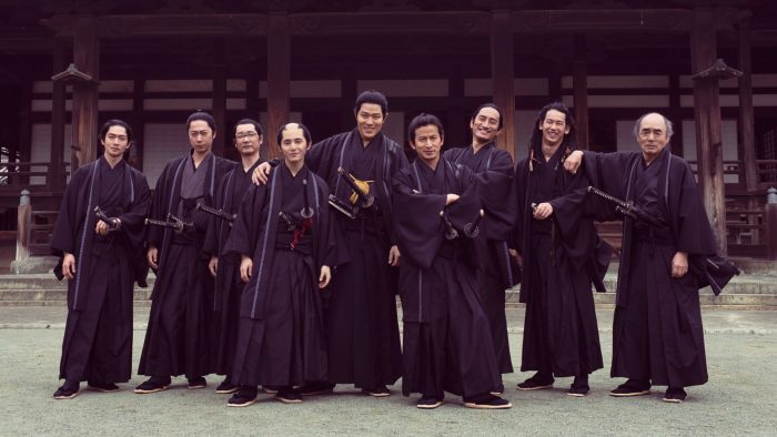 映画『燃えよ剣』より、土方歳三（岡田准一）、沖田総司（山田涼介）ら新選組が集合したオフショット公開