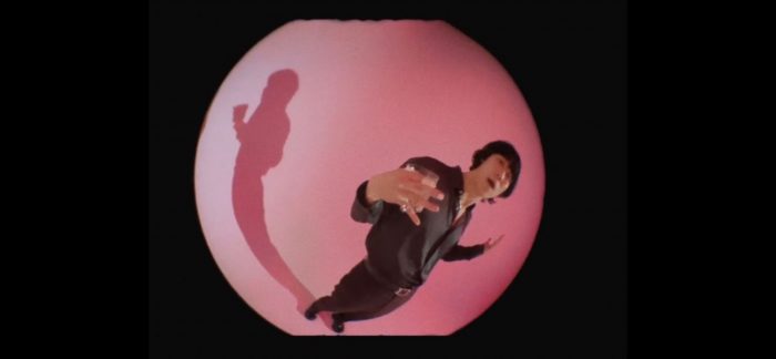 小袋成彬、3rdアルバム『Strides』が本日リリース！「Work」MVも公開