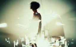 TK from 凛として時雨、新曲「Super bloom (with 阿部芙蓉美)」MVを本日プレミア公開