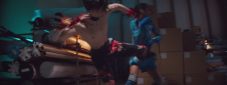 女王蜂、アヴちゃんと俳優・塩野瑛久が激しい格闘を繰り広げる「KING BITCH」MV公開 - 画像一覧（8/18）