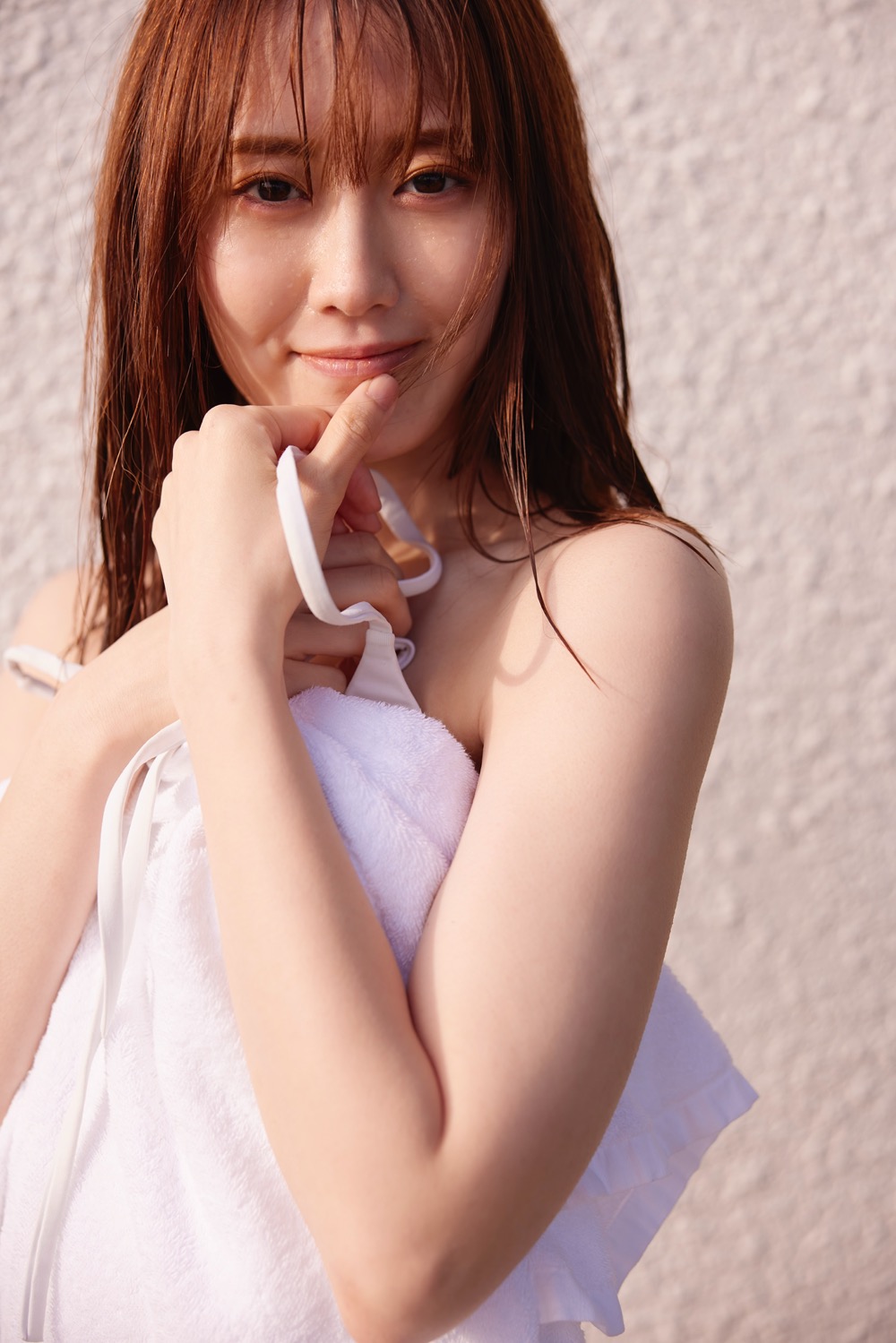 NGT48の“きれいなお姉さん”西潟茉莉奈、1st写真集より注目のランジェリーカット解禁 - 画像一覧（1/7）
