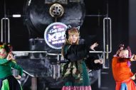 きゃりーぱみゅぱみゅ、京都鉄道博物館からの生ライブで世界中のファンを魅了 - 画像一覧（2/12）