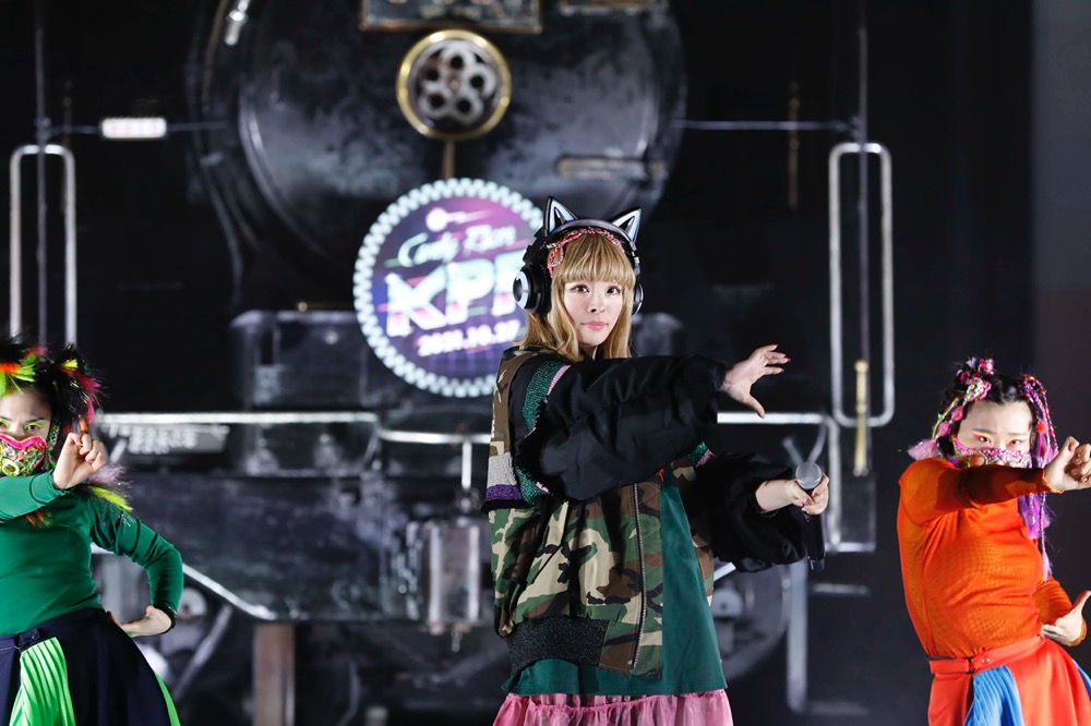 きゃりーぱみゅぱみゅ、京都鉄道博物館からの生ライブで世界中のファンを魅了 - 画像一覧（11/12）