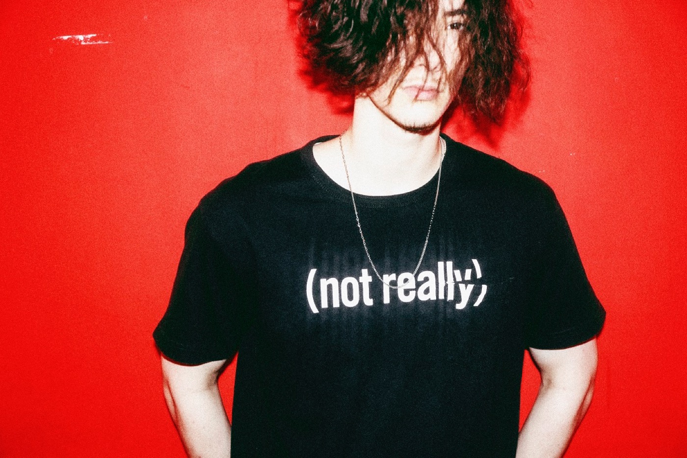 正体不明アーティストRQNY、初ワンマンはチケット代無料のフリーライブ - 画像一覧（1/2）