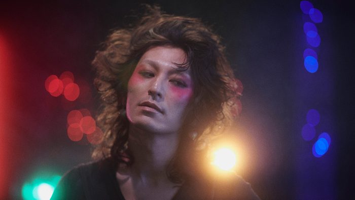 ドレスコーズ、最新アルバム『戀愛大全』特典映像の冒頭映像を公開！ ツイッター企画に崎山蒼志らが参加