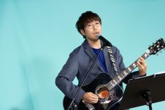 高橋優、『ReLOVE＆RePEACE』発売記念で一夜限りの“青い”プレミアム配信イベントを開催