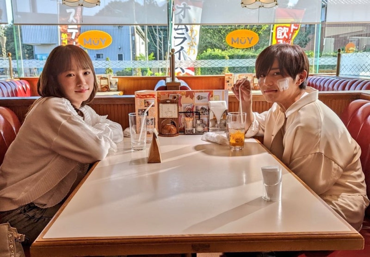 ドラマ『親愛なる僕へ殺意をこめて』より山田涼介（Hey! Say! JUMP）と川栄李奈のオフショットを公開