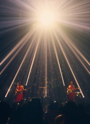 羊文学、初全国ツアー最終公演の模様を収録した映像作品のデザインを公開