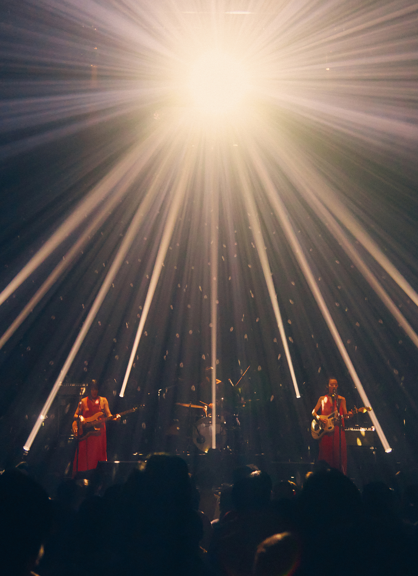 羊文学、初全国ツアー最終公演の模様を収録した映像作品のデザインを公開