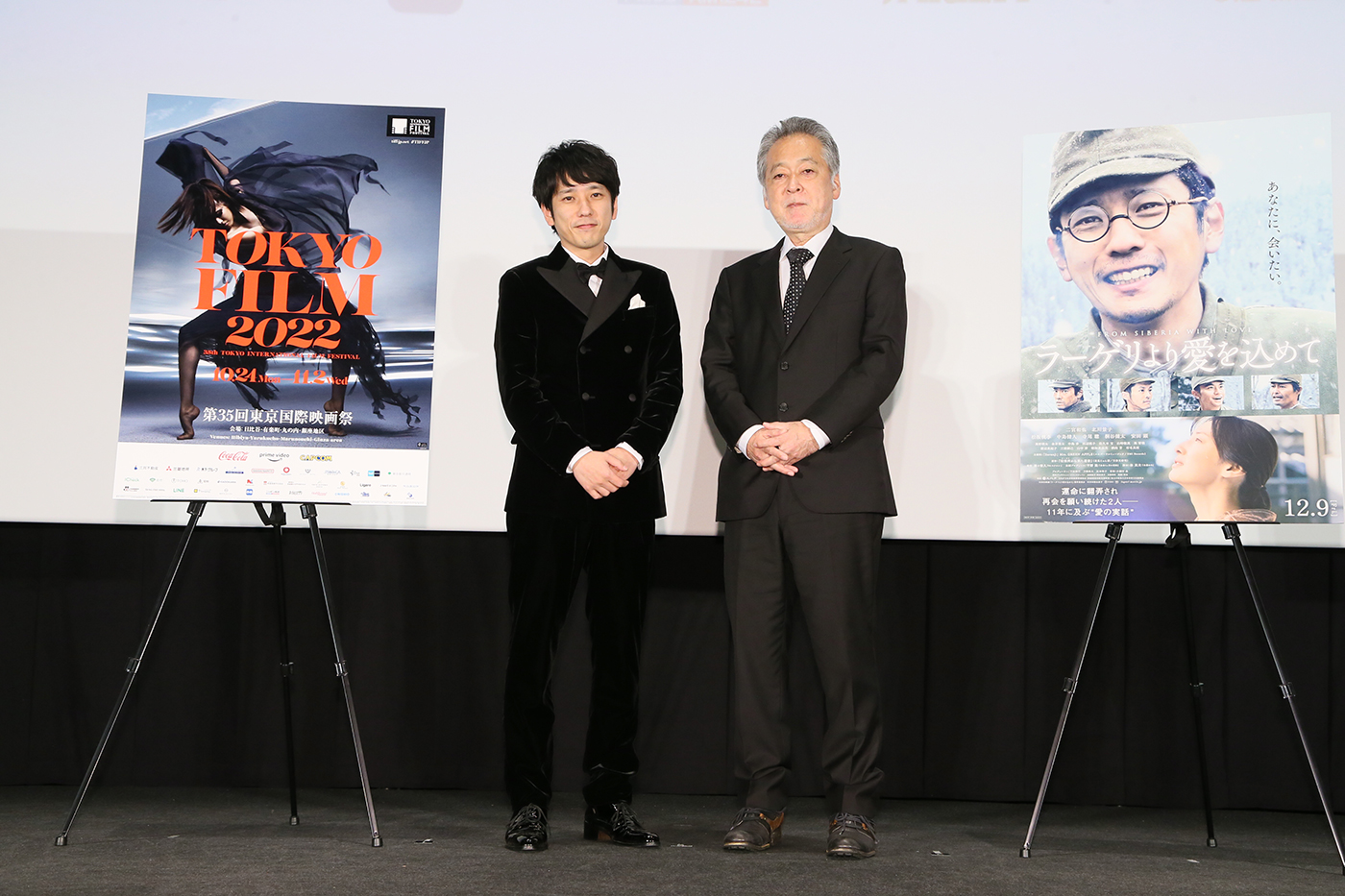 二宮和也、『東京国際映画祭』レッドカーペットに登場！「監督とふたりだけで贅沢に歩かせていただききました！（笑）」 - 画像一覧（4/4）