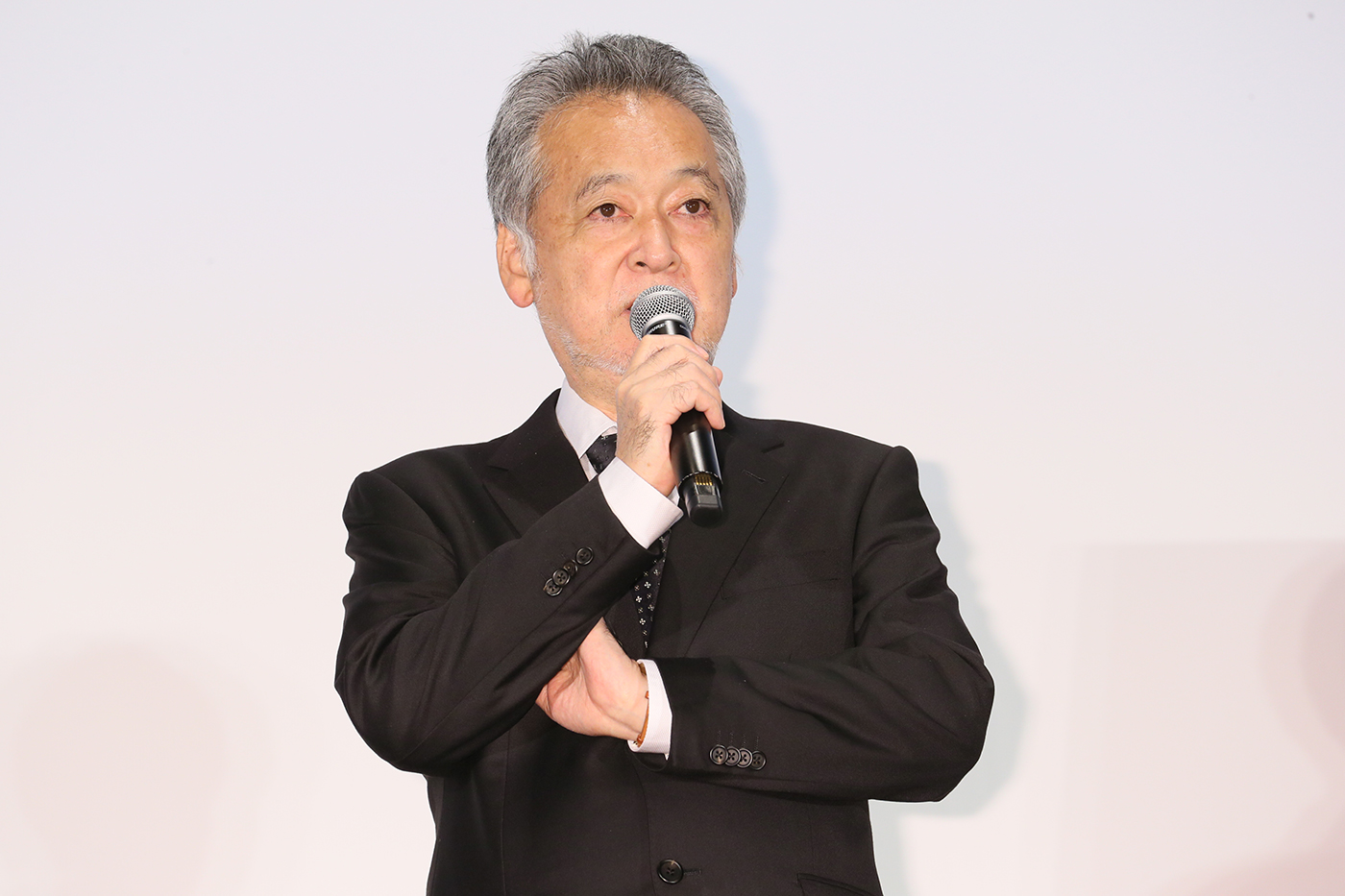二宮和也、『東京国際映画祭』レッドカーペットに登場！「監督とふたりだけで贅沢に歩かせていただききました！（笑）」 - 画像一覧（1/4）