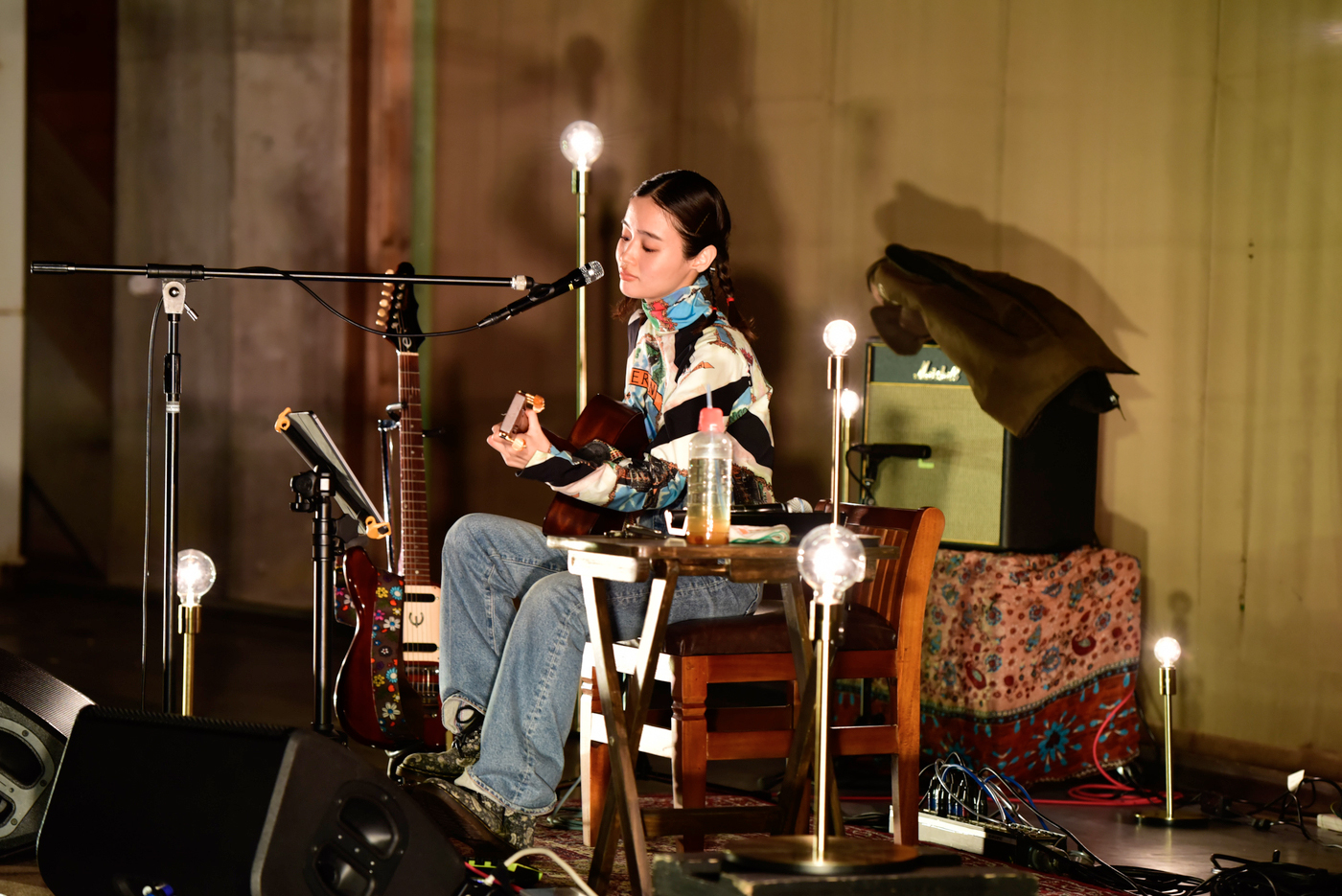 藤原さくら、“ずっとやりたいと思っていた場所”マザー牧場で弾き語りライブを開催