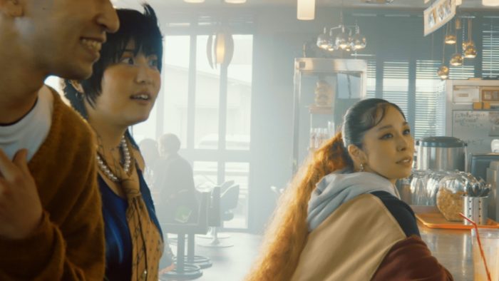 AI、リアルサイズモデルのHIBARIがカメオ出演する「Start Again」MVを公開