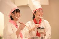 BiSH、「BiSTRO BiSH」を開店しシェフに大変身！ 恩人をもてなすための手料理対決で激突 - 画像一覧（2/4）