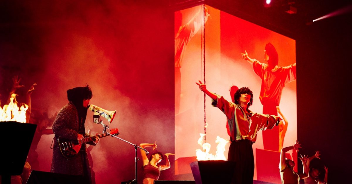 米津玄師、『米津玄師2022 TOUR / 変身』ツアーファイナルで常田大希