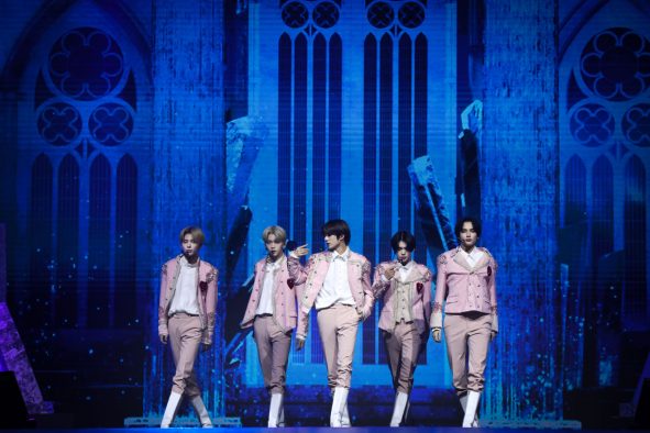 TOMORROW X TOGETHER、世界13都市を回った初のワールトツアーが閉幕！「次のチャプターを期待してほしい」