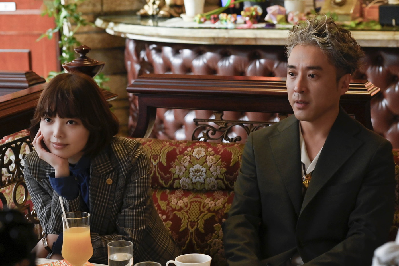 ムロツヨシ×平手友梨奈、ドラマ『うちの弁護士は手がかかる』より対照的なふたりの場面写真解禁