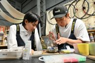 NEWS小山慶一郎＆加藤シゲアキ、タイムマシーン3号とボトリウムを全力メイキング！ まさかのハプニングも - 画像一覧（3/4）