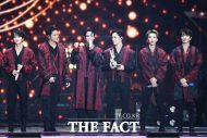 SEVENTEENが『2023 THE FACT MUSIC AWARDS (TMA)』で「大賞」を受賞 - 画像一覧（1/4）