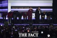 SEVENTEENが『2023 THE FACT MUSIC AWARDS (TMA)』で「大賞」を受賞 - 画像一覧（2/4）